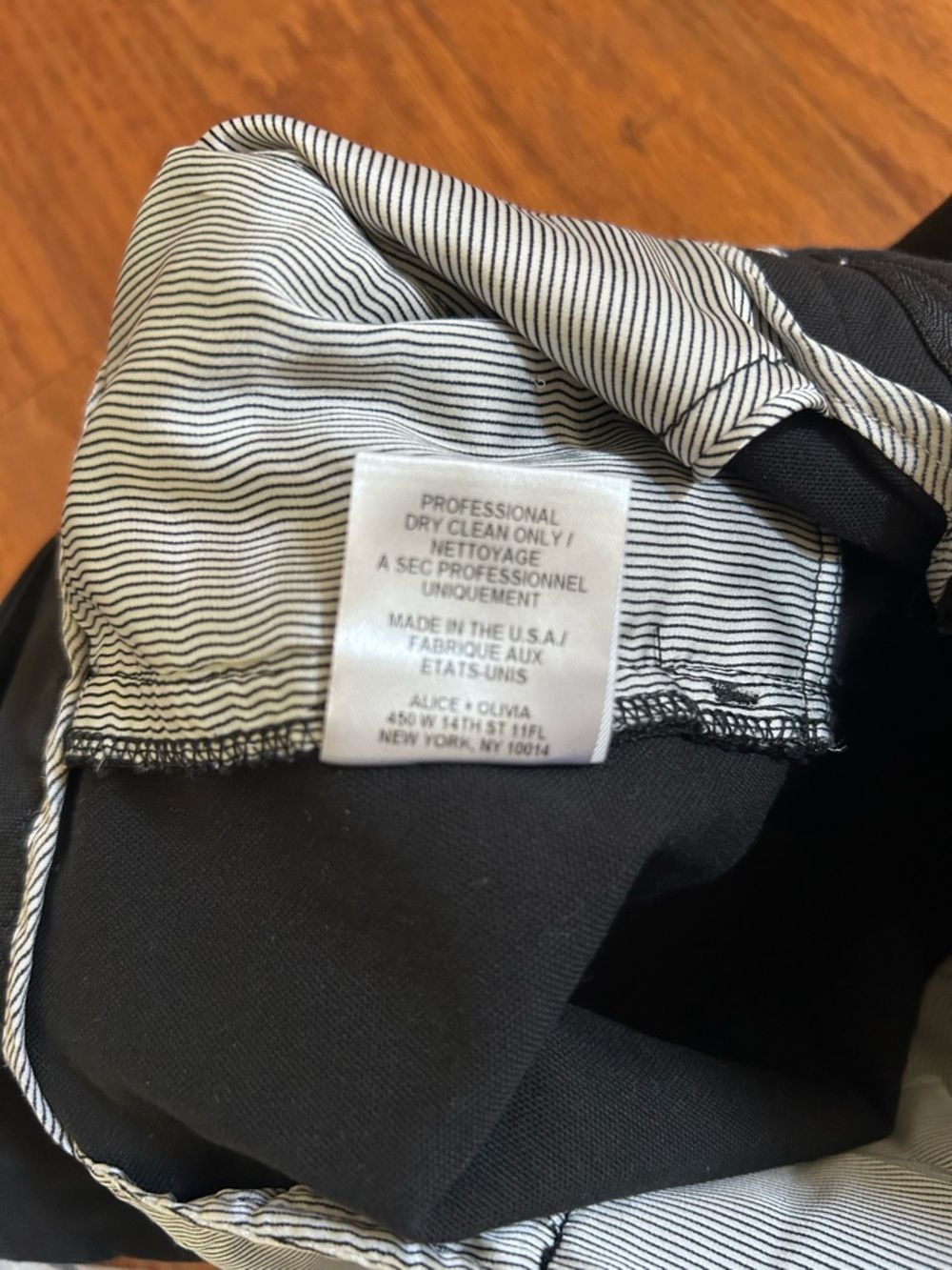 Alice + Olivia Cady Short in Black Size 6 - Picture 11 of 11
